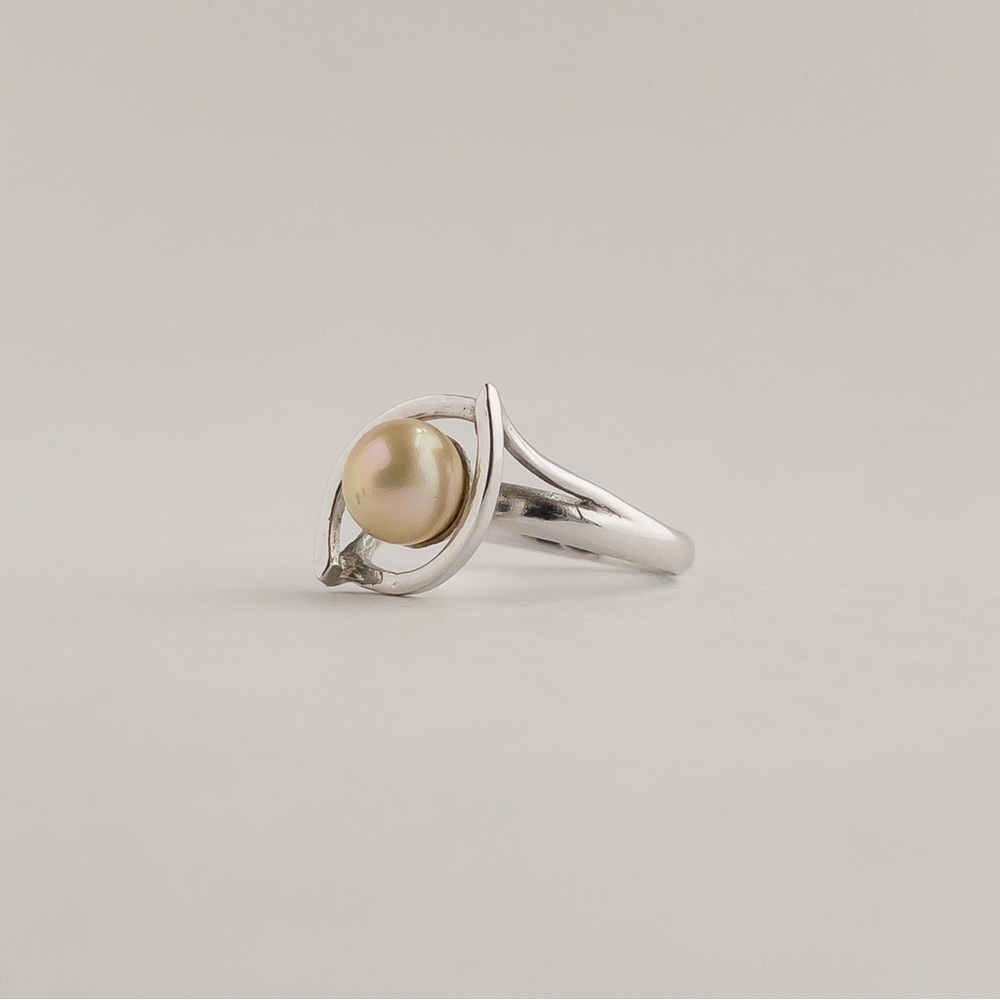 Sterling Silver Ring Solitaire White Cream Pearl Center Abstract Design Sz 6.75